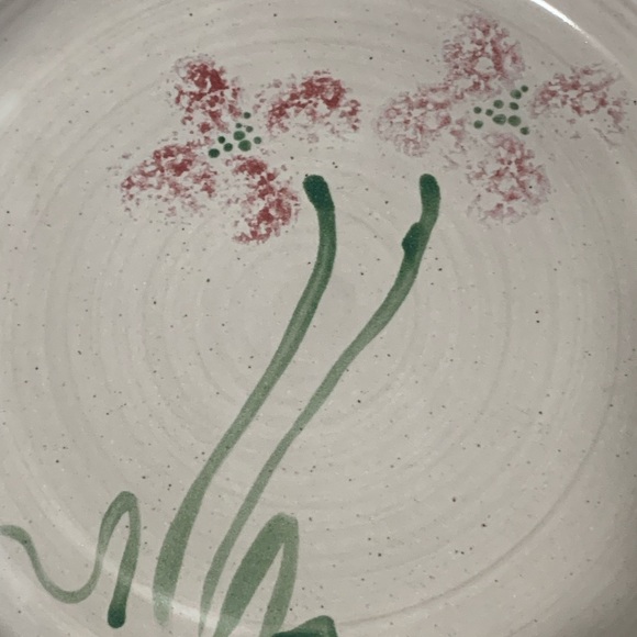 VTG Art Pottery Clay Casserole Dish Handmade Deep Pink Flowers Signed by Artist - Picture 5 of 6